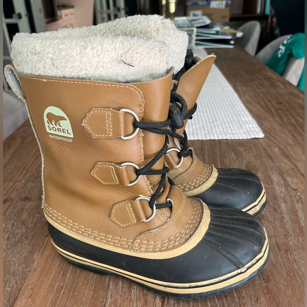 Youth Sorel winter boots sz3
